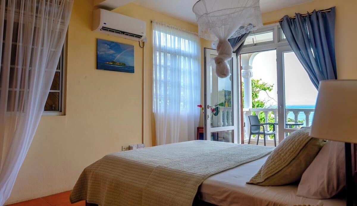 3 bedrooms, in-room safe, desk, iron/ironing board