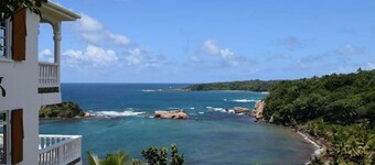 Oceanfront 3-bedroom villa with spectacular view!