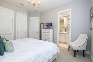 4 habitaciones, tabla de planchar con plancha, cuna de viaje y wifi 