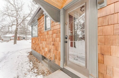 Cozy Lake Elmo Cottage