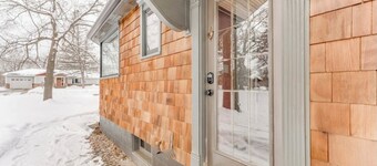 Cozy Lake Elmo Cottage