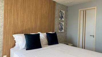 Apartamento | Cortinas blackout, ferros/tábuas de passar roupa, Wi-Fi de cortesia