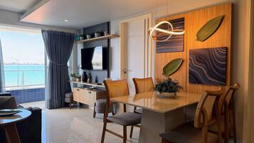 Apartment | Dining