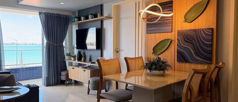 Apartment | Dining