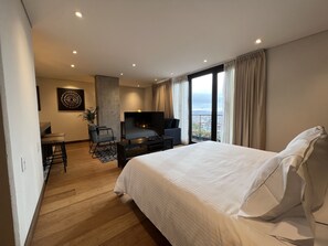 Deluxe Apartment | 1 bedroom, in-room safe, desk, laptop workspace - R4/ Artistic Loft in historic Candelaria (Bogotá)