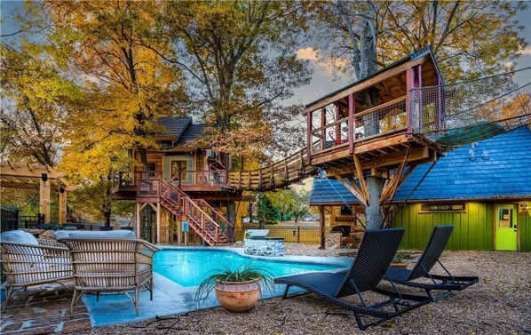 Outdoor pool, a heated pool