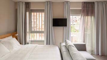 Deluxe Studio Apartment O | Egyptian cotton sheets, premium bedding, memory-foam beds, in-room safe
