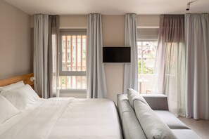 Deluxe Studio Apartment O | Egyptian cotton sheets, premium bedding, memory foam beds, in-room safe - Townhouse Lefkada (Lefkada)