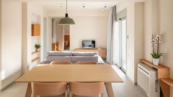 Big One Bedroom Apartment O2 | Living area