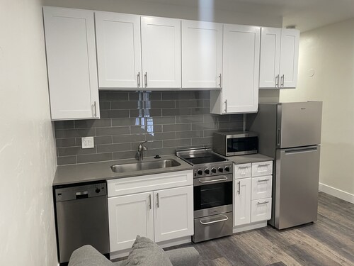 Remodeled studio condo just a mile from the mountain.