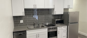 Remodeled studio condo just a mile from the mountain.