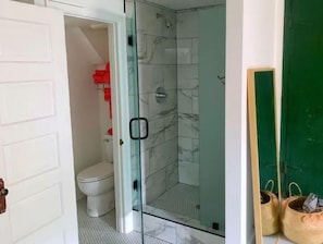 Shower, hair dryer, towels, shampoo