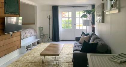 A Cozy Light-Filled Retreat in Queen Anne, Seattle