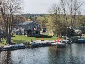 Exterior - Beautiful river side cottage with beautiful sunset n enjoy catching lots of fish (Quinte West)