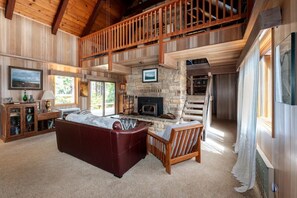 Fireplace, ping pong, books - Hidden Gem! Great views, fireplace, stars & nature (Fort Bragg)