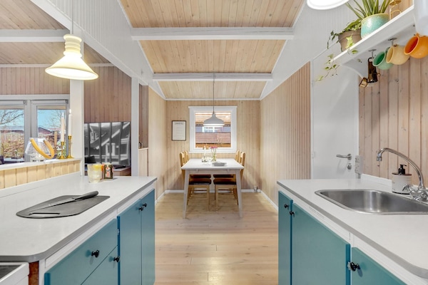 Køleskab, ovn, kogeplade, kaffe-/temaskine