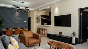 Smart TV, books - Ocho Rios - Infinity Pool, Tennis court, Kids Playground, Basketball court etc. (Ocho Rios)