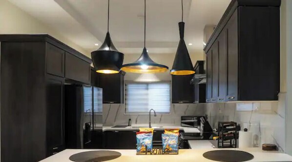 Fridge, microwave, oven, stovetop - Ocho Rios - Infinity Pool, Tennis court, Kids Playground, Basketball court etc. (Ocho Rios)