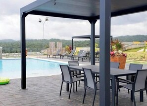 Outdoor pool - Ocho Rios - Infinity Pool, Tennis court, Kids Playground, Basketball court etc. (Ocho Rios)