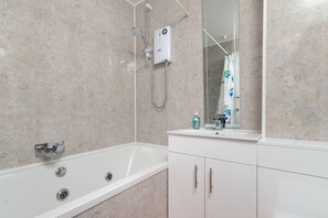 Economy Apartment (1 Bedroom) | Bathroom