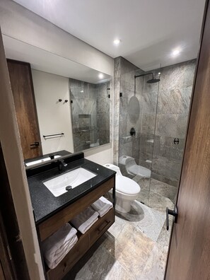 Bathroom - R5/ Modern Loft in La Candelaria (Bogotá)