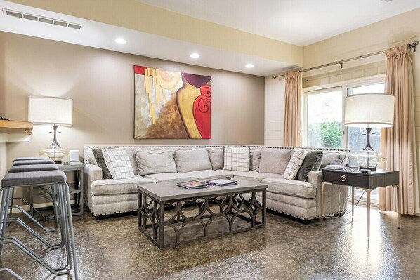 Smart TV, videojuegos, reproductor de DVD y libros 