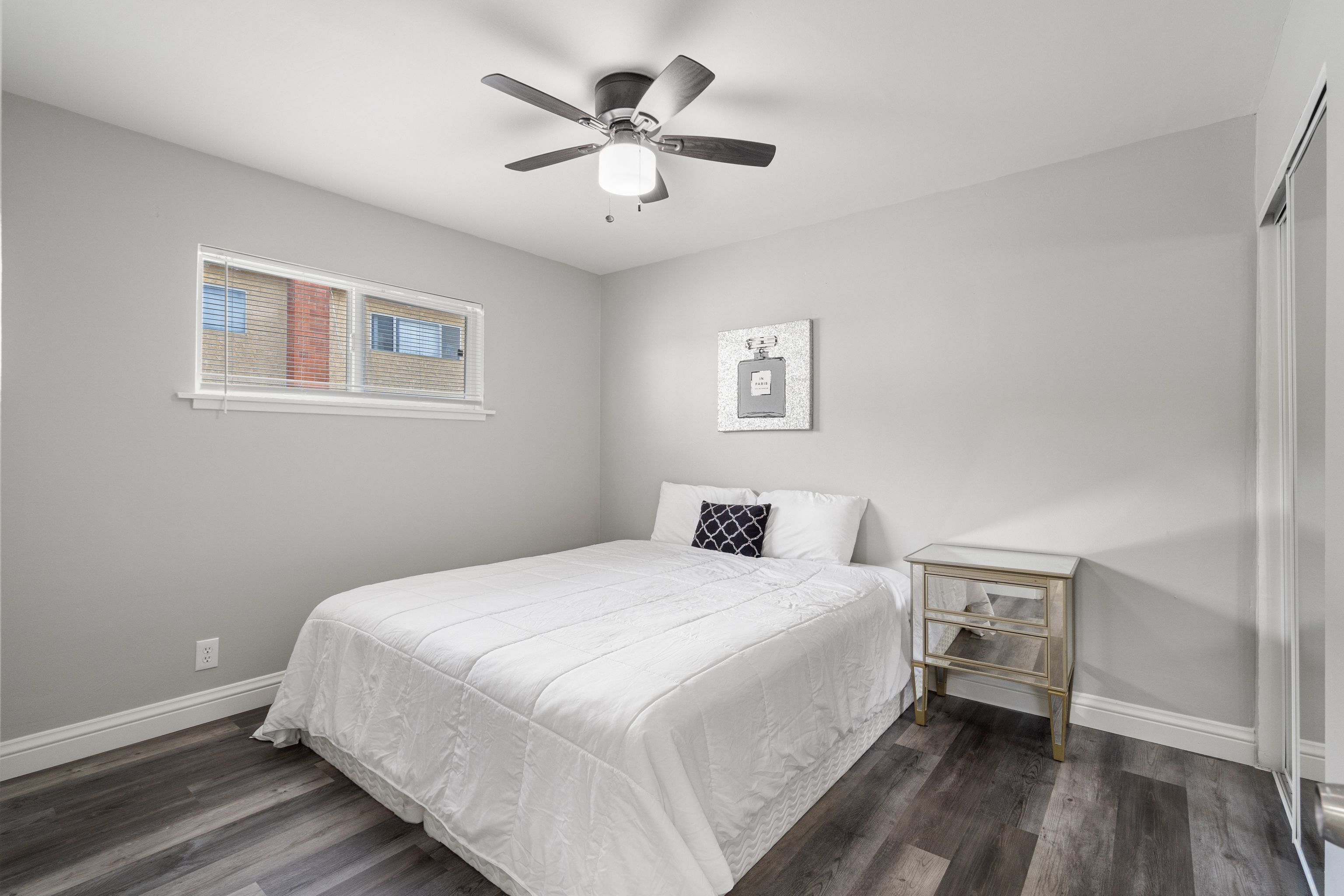 Modern/Cal-King Beds/Backyard/5 mins from Beach