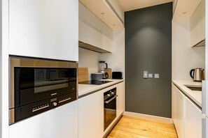 Exclusive Apartment (2 Bedrooms) | Private kitchen - 428 Beautiful Meadows apt With Stunning Views (Edinburgh)