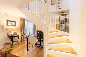 Interior - 429 - New Town Hide Away With Parking (Edinburgh)