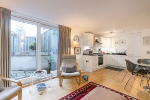 Interior - 429 - New Town Hide Away With Parking (Edinburgh)