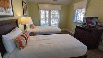 3 bedrooms, iron/ironing board, free WiFi, bed sheets