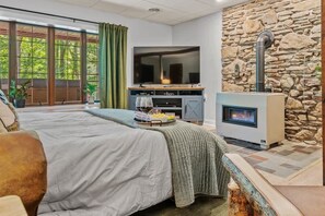 2 quartos, escrivaninha, ferros/tábuas de passar roupa, berços