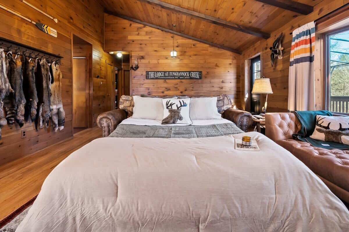 2 chambres, bureau, fer et planche à repasser, lits bébé