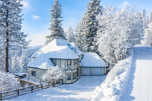 Exterior - Hot Tub & Views near Schweitzer | Family Retreat (Bonner County)