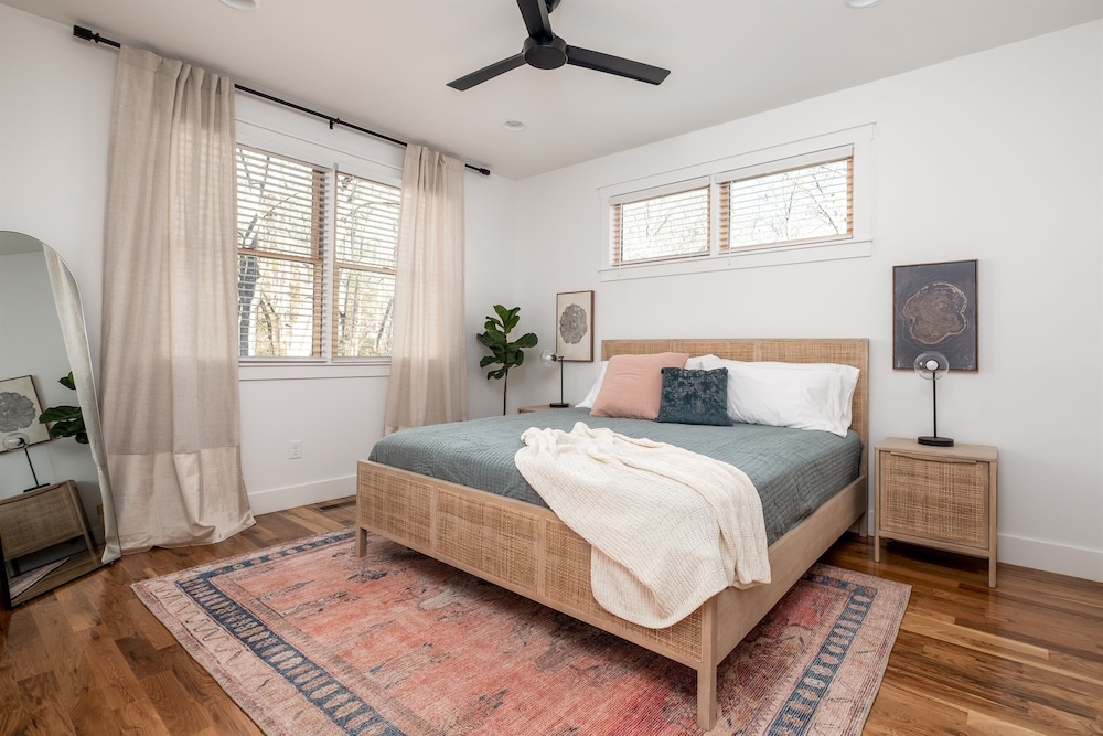 *NEW* Modern Mountain Retreat GolfPickleballLakesHikeBike