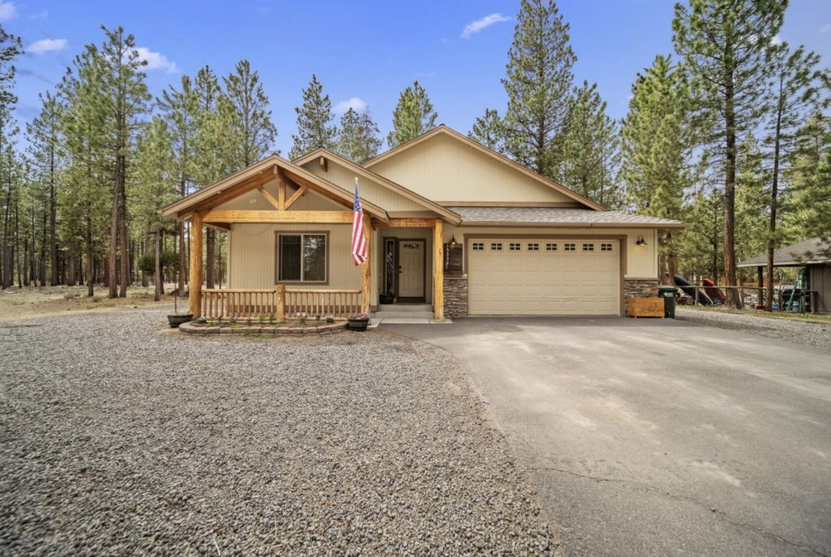 Family Cabin Getaway- central to all Central Oregon has to offer!