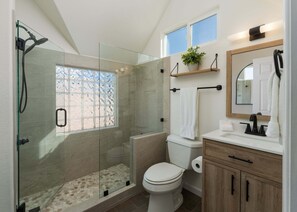 Combined shower/bathtub, hair dryer, towels - 🌅 Coastal Chic Retreat: 3-Story Beach Haven in North Mission Beach 🏖️ (San Diego)
