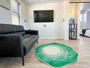 1 bedroom, desk, iron/ironing board, free WiFi - *Tiny Home *EV Charger *BBQ *Pet Friendly *Firepit (Prescott)