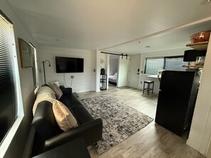 Smart TV - *Tiny Home *EV Charger *BBQ *Pet Friendly *Firepit (Prescott)