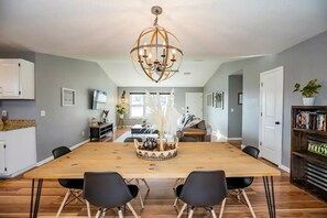 Interior - Beaver Lake Getaway-15 min from downtown Rogers with HOT TUB! (Rogers)