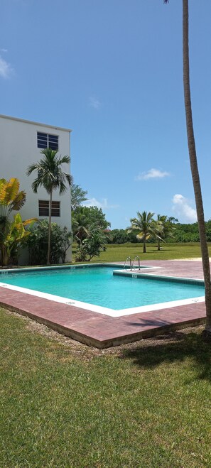 Outdoor pool - Lakeview Manor Freeport, The Bahamas (Freeport)