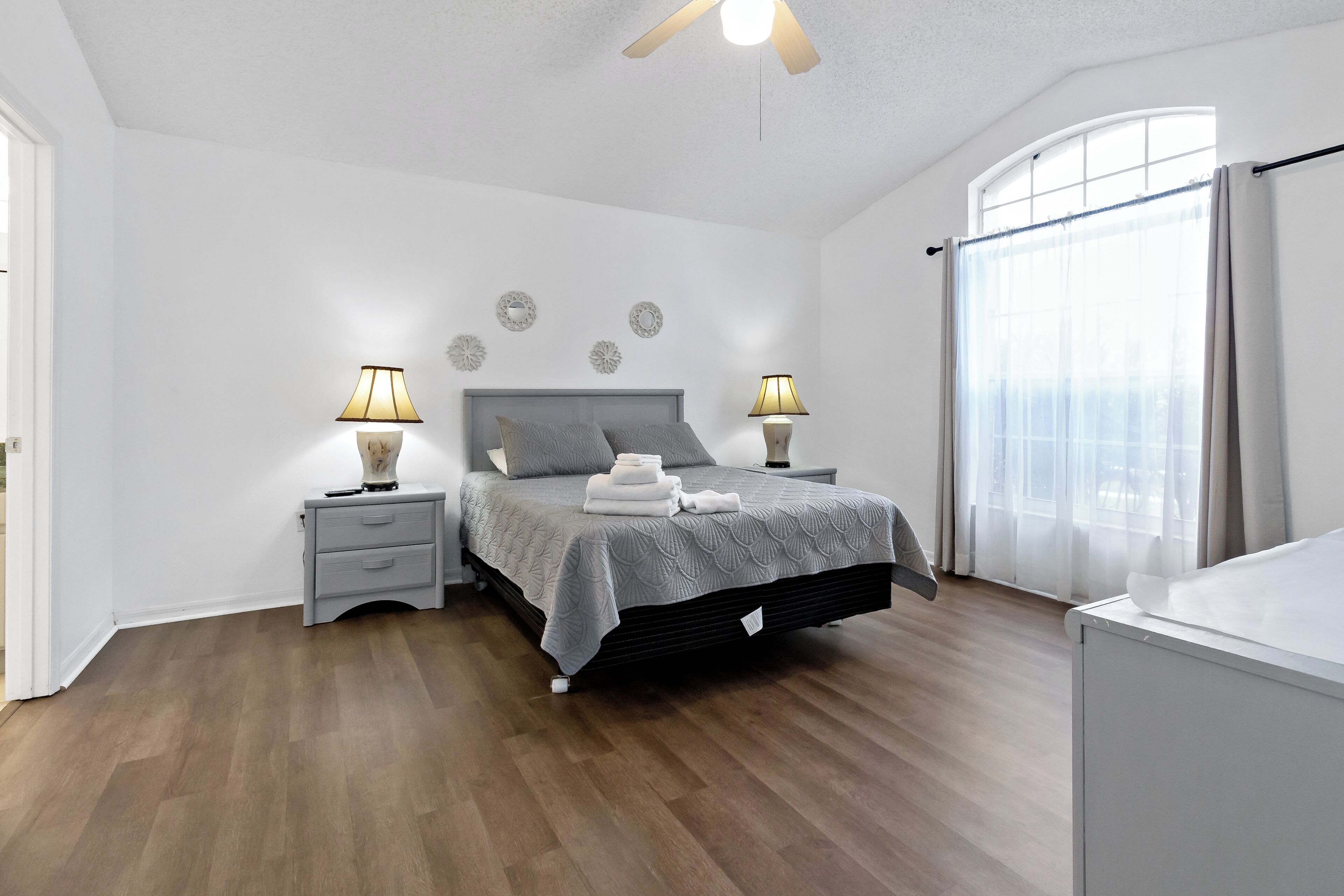 4 bedrooms, iron/ironing board, free WiFi, bed sheets