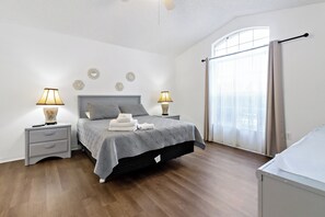 4 chambres, fer et planche à repasser, Wi-Fi gratuit, draps fournis