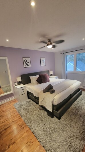 4 bedrooms, desk, iron/ironing board, travel crib