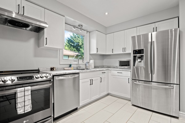 Refrigerador, microondas, horno, placa de cocina