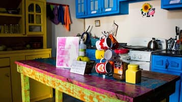 Full-size fridge, microwave, oven, stovetop