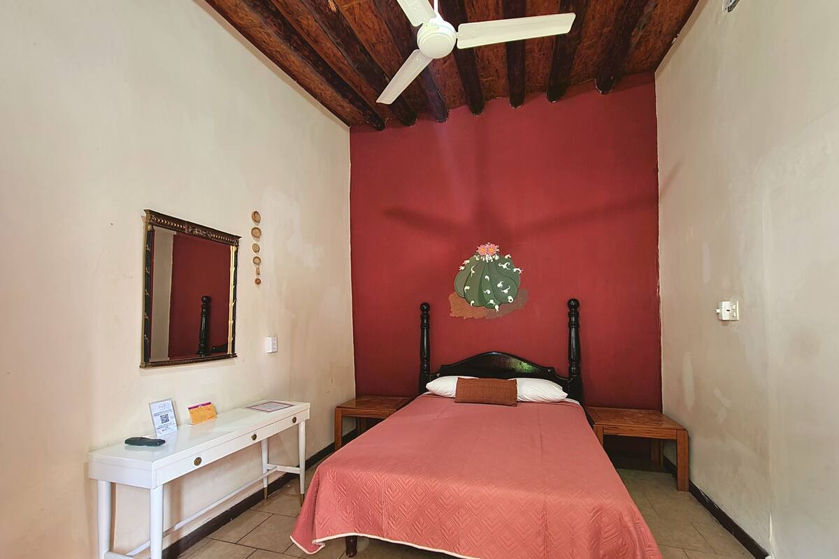 Habitación básica, Varias camas, vista al jardín | Edredones de plumas, wifi gratis, decoración individual