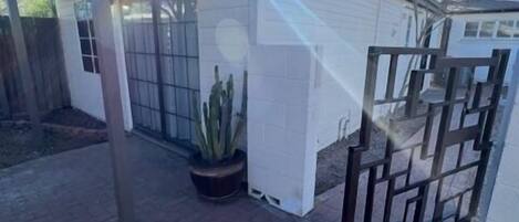 المنطقة المحيطة بالمنشأة