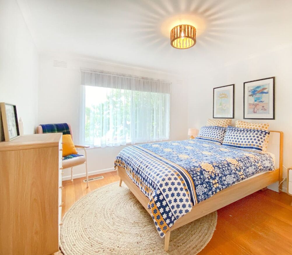 3 bedrooms, iron/ironing board, bed sheets