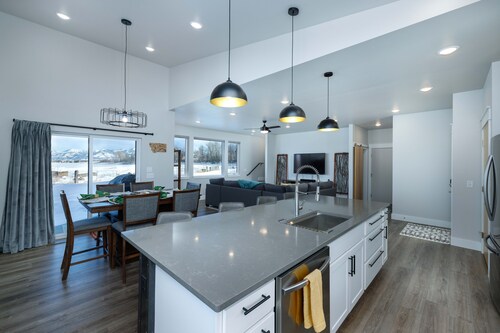 Close to Downtown Bozeman & Big Sky w/ Easy Trail Access - Sunrise Retreat